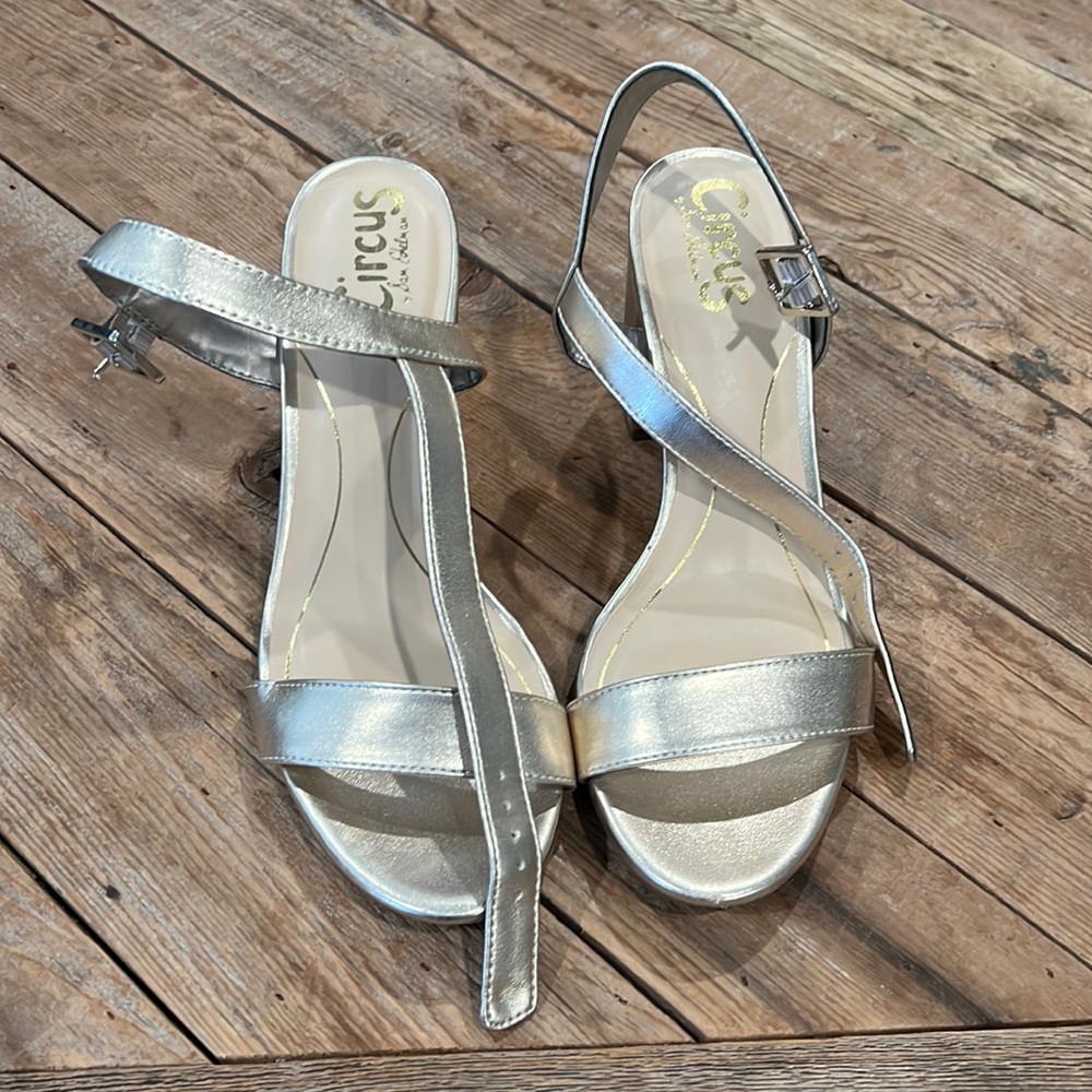 Size 7.5 Sam Edelman Circus Gold heel sandals. Only worn once!